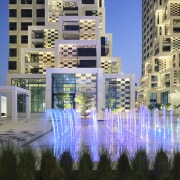 A central fountain picks up the pearlescent colour 