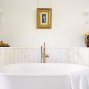 Bath and hanging painting detail. - Gilded grove 