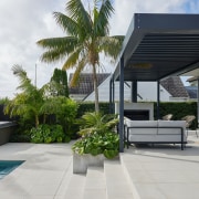 The project results in a low-upkeep tranquil environment. 