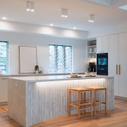 The cabinetry is crafted in white 2Pac with 