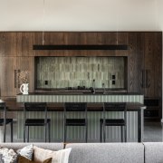 This is what a contemporary-accented farmhouse kitchen looks 