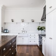 A traditional white subway tile splashback works well 