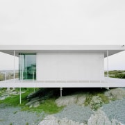 By using columns, the architects have managed to architecture, house, white