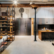 The materials used follow the industrial premise – 