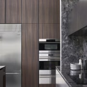 Wood-look finish, stone surfaces and stainless steel appliances 