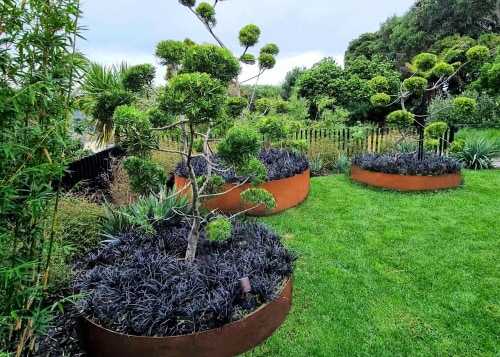 The dynamic shapes of the topiary in the 