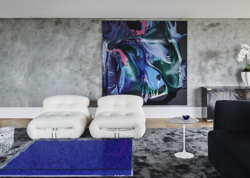 Lounge with artwork. - Quietly decadent - 