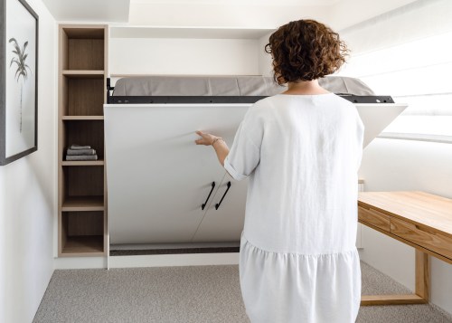 From study to guest bedroom in an inkling. 