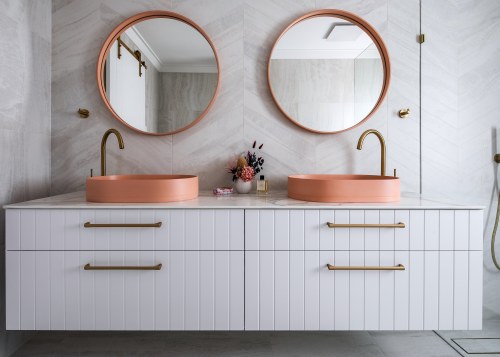 The designer recommended an Onyx-look tile on the 