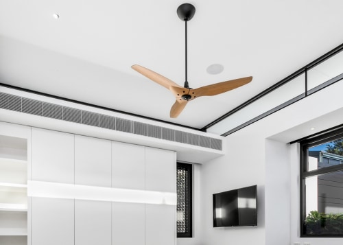 In keeping with the Mediterranean feel, a ceiling 