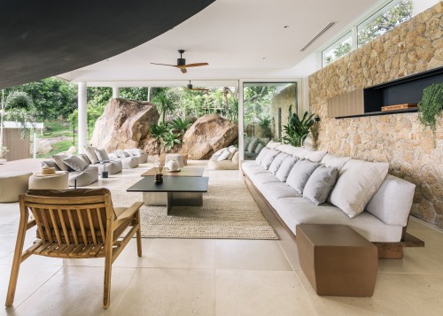 The home's volume composition ensures the shading of 