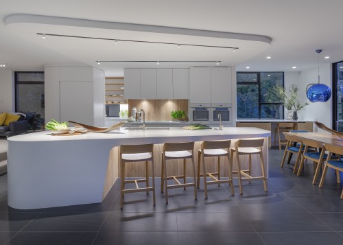 The colour and grain of light oak adds 