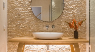 圆形的梳妆镜和置物架式的梳妆台，有一种简单的小资情调。 architecture, bathroom, ceiling, floor, flooring, interior design, plumbing fixture, room, sink, tap, tile, wall, gray, orange