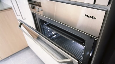 Close view of the Miele H387-1B KAT oven home appliance, kitchen appliance, major appliance, technology, white