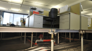 An energy-efficient air conditioning system works by distributing black