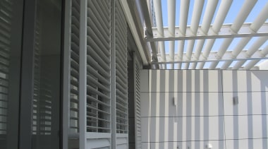 Grata Schermo Combo Trafficable screens on contemporary building architecture, building, daylighting, facade, line, structure, gray, black