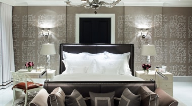 Jamie Herzlinger has designed the bathroom in this ceiling, couch, furniture, home, interior design, living room, room, table, gray