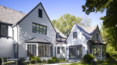 The kitchen and breakfast room extension at right building, cottage, elevation, estate, facade, farmhouse, historic house, home, house, manor house, mansion, neighbourhood, property, real estate, residential area, roof, siding, suburb, villa, window