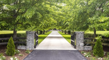 The main entrance is highlighted by an avenue 