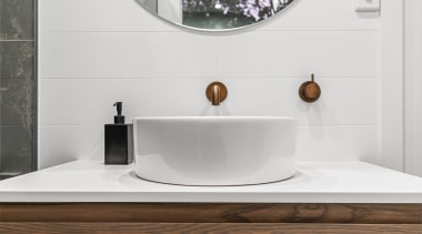Classic meets contemporary – the modern tabletop basin 