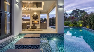 Diving into luxury – the glittering backyard pool 
