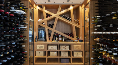 Spotted Gum timber veneer joinery in the feature 