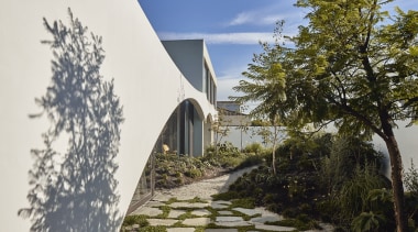 Facade detail. - Stretching out - 