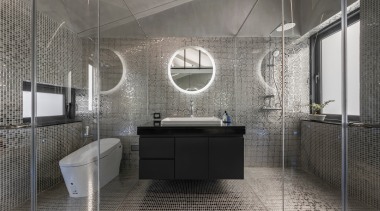 The downstairs bathroom. - Upstairs & downstairs - 