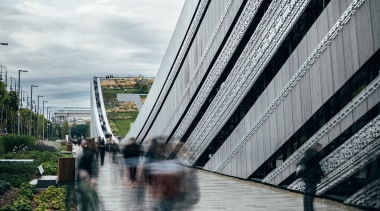 The dynamic arc form up close. Photography – 