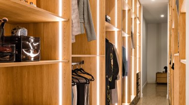 The warmth of oak carries through from the 