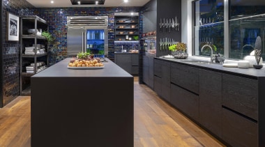 Having the perimeter benchtops sit flush with the black, gray