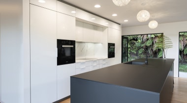 The cooktop area allows landing spaces for both 