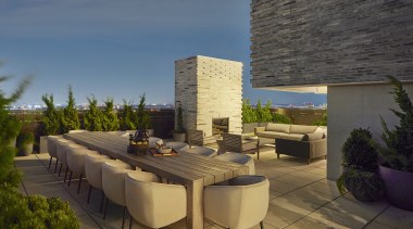 The roof top terrace with open air fireplace 