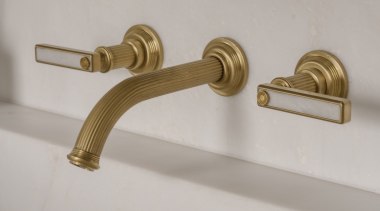Bronze/gold tapware with inlayed handles offer an opulent 