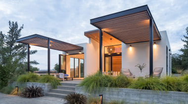 The guest house was conceived to be a resort-like 