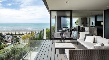 This serenely home maximises the site's sunny North-West 