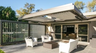 Concertina Retractable Louvres - backyard | house | backyard, house, outdoor structure, patio, property, real estate, roof, gray