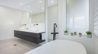 Light grey floor tiles with a concrete effect 