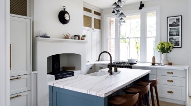 Working with the original Federation Queen Anne fabric 