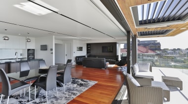 ​​​​​​​Blinds that drop down from the ceiling, operable gray