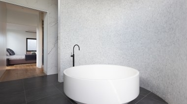 This stunning symmetrical tub is made all the gray, white