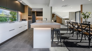 ​​​​​​​This kitchen island offers casual seating and is 