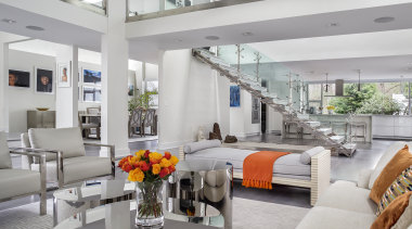 The central open staircase with glass balustrades is 