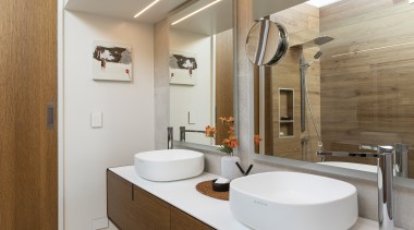 The master ensuite. - Strong yet understated - 