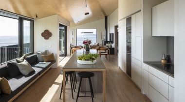 Thanks to the central positioning of the kitchen, 