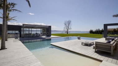 The owners can not only look through the 