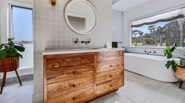 Vanity and character fluted tub. - Respite and 