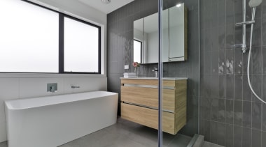 The family bathroom has Lusso Pearl 600x600mm for 