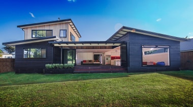 Unobstructed panoramic 7-meter picture windows from Windowmakers blurs cottage, elevation, estate, facade, home, house, property, real estate, residential area, siding, blue