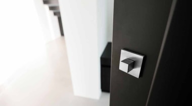 LSQWC50 - Turn and Release Set. Available in black and white, product design, white, black